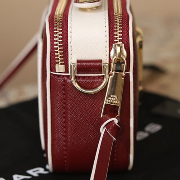 Marc Jacobs The Sure Shot Bag – Chic, Compact, and Versatile! - Picture 10 of 11